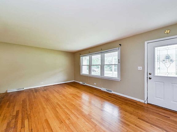 2nd image of 3S185 Cypress Dr