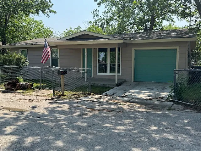 428 Aguila St