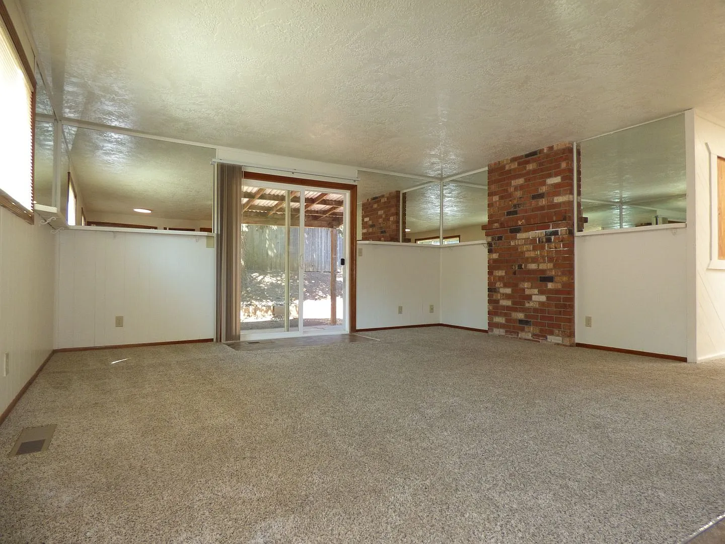Rent Special: 1/2 Off October's Rent!! 3 Bed Home in South Salem — Photo 4