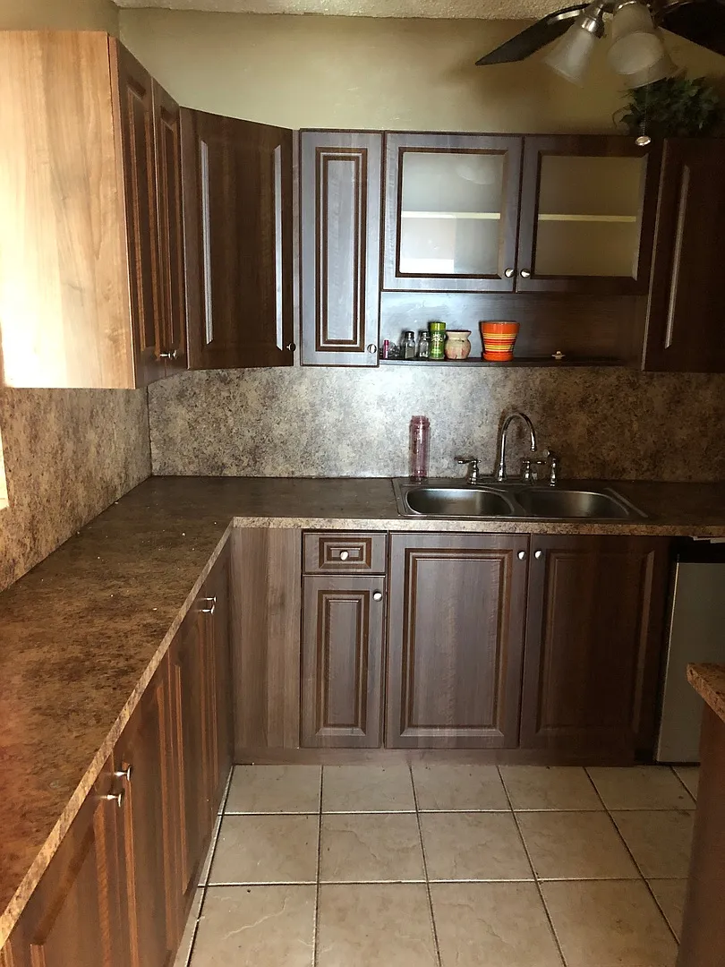 Large 3-1/2 house — Photo 1