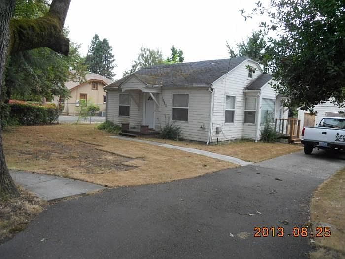 1st image of 1023 E Main St