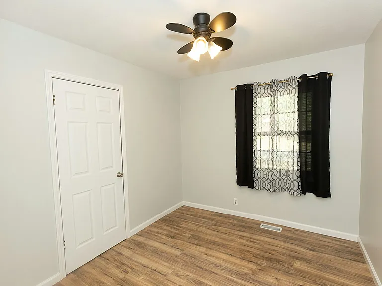 1515 W 2nd St — Photo 12