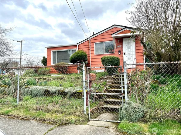 4003 S Holly Street, Seattle, WA 98118