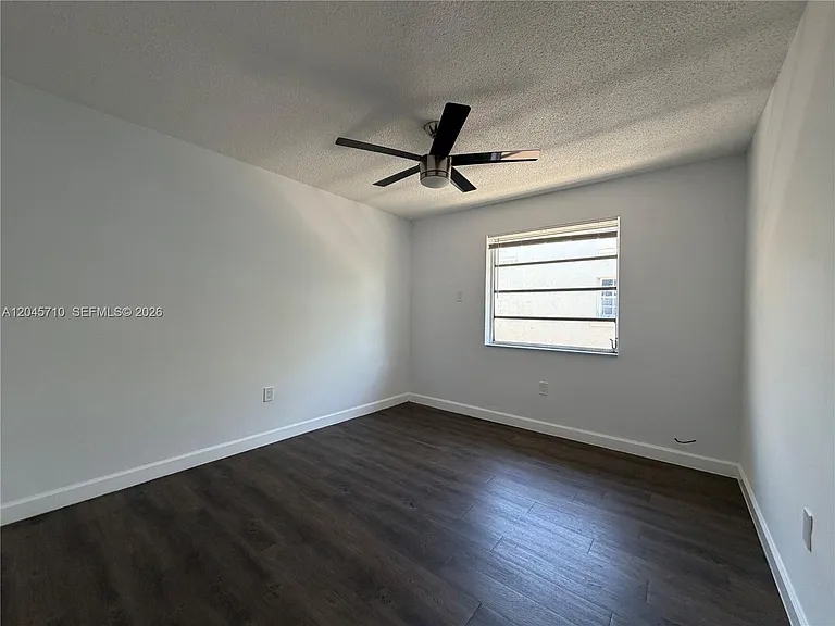 5954 NE 4th Ct #6 — Photo 6