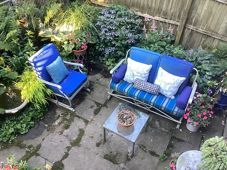 Heavily landscaped patio for you Al fresco enjoyment