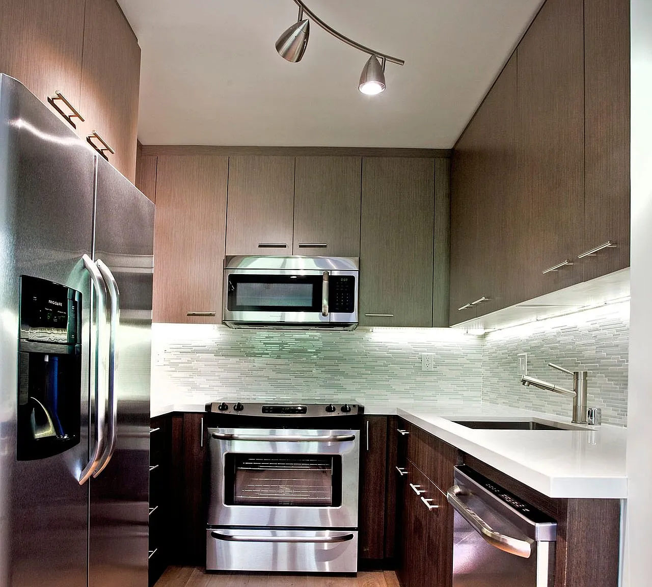 Gorgeous 2 Story Townhome...Great Location! CALL NOW! — Photo 4