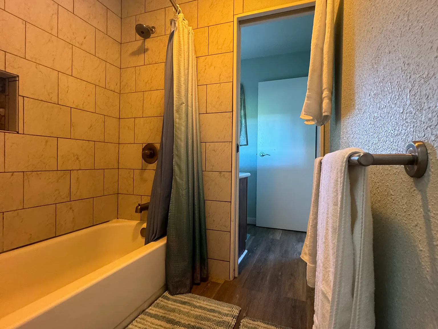 2 bed, 1.5 bath, 1406 sqft, $5,750 — Photo 2