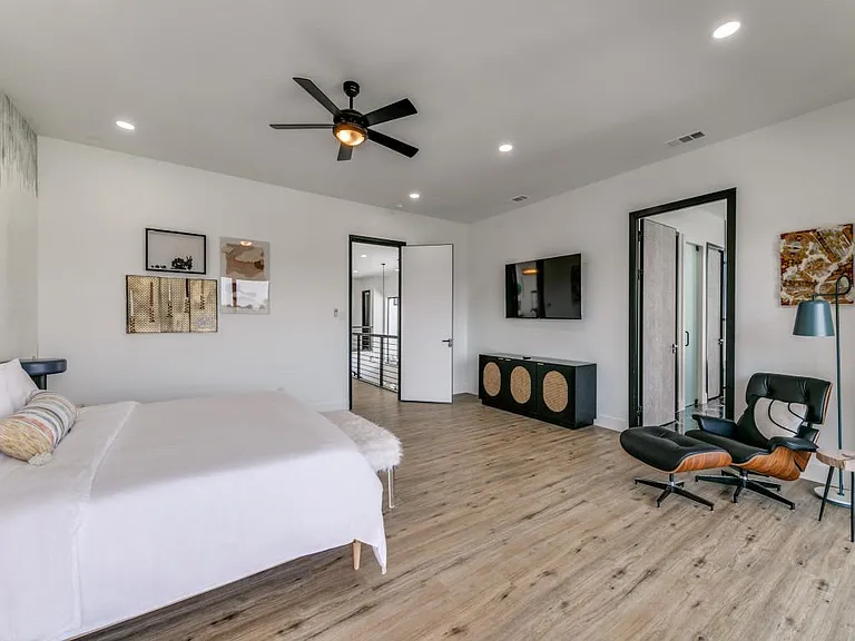 4434 Bonham St — Photo 11