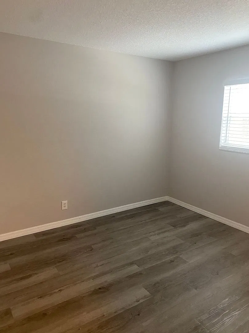 2 Bedroom 1 Bath Ground Floor Unit - — Photo 4