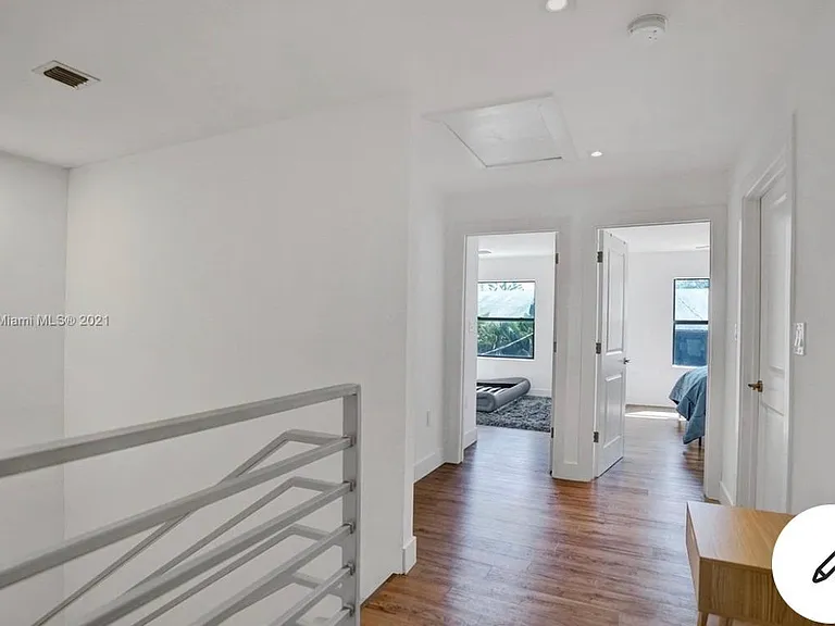 804 SW 29th St #804 — Photo 7