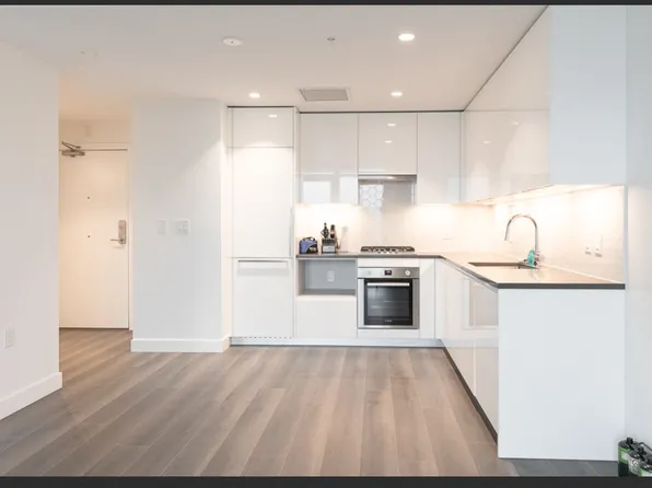 8188 Fraser St, Vancouver, BC V5X 3X6