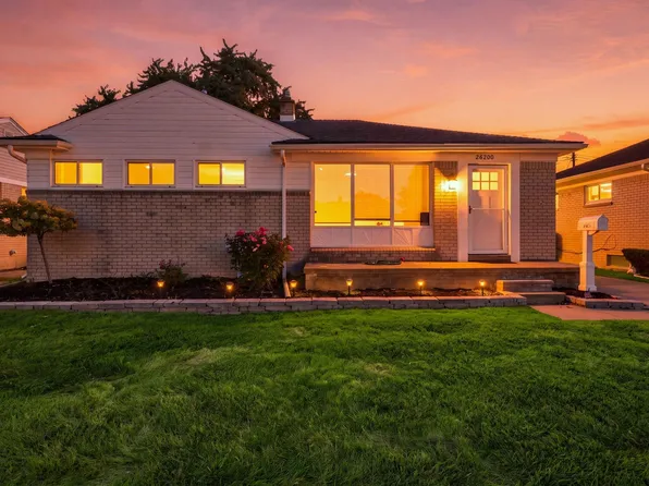 26200 Marlene St, Roseville, MI 48066