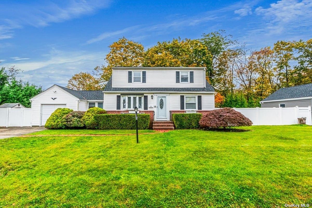 10 Arkays Avenue, East Islip, NY 11730 Zillow