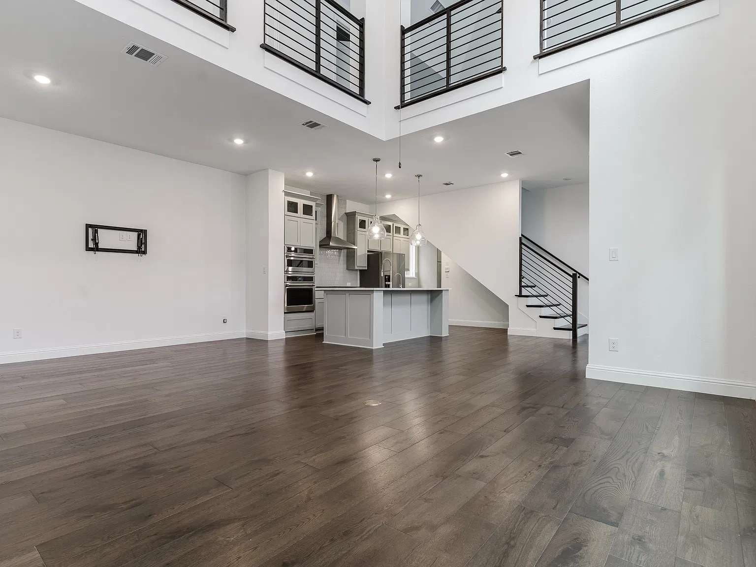 4 bed, 3.5 bath, 2470 sqft, $4,700 — Photo 4