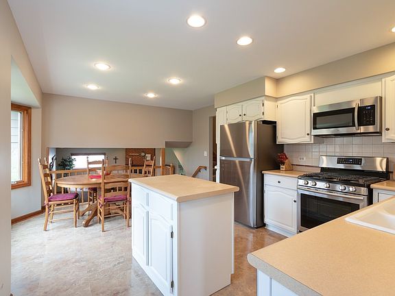 5th image of 952 N Stark Dr