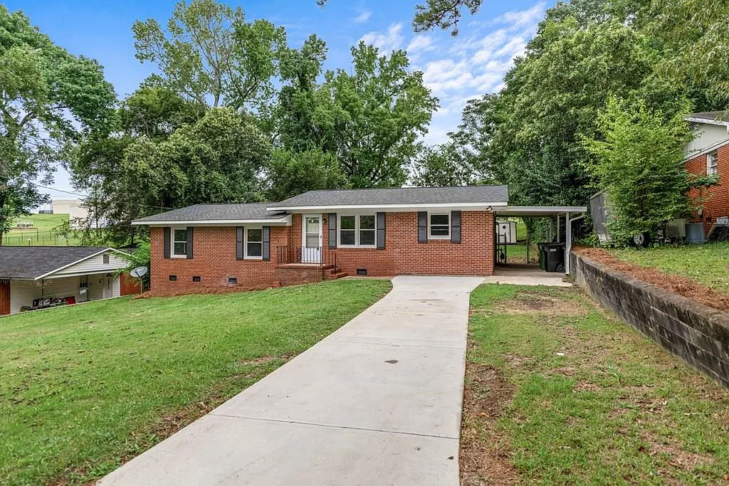 217 Moss Dr photo 1
