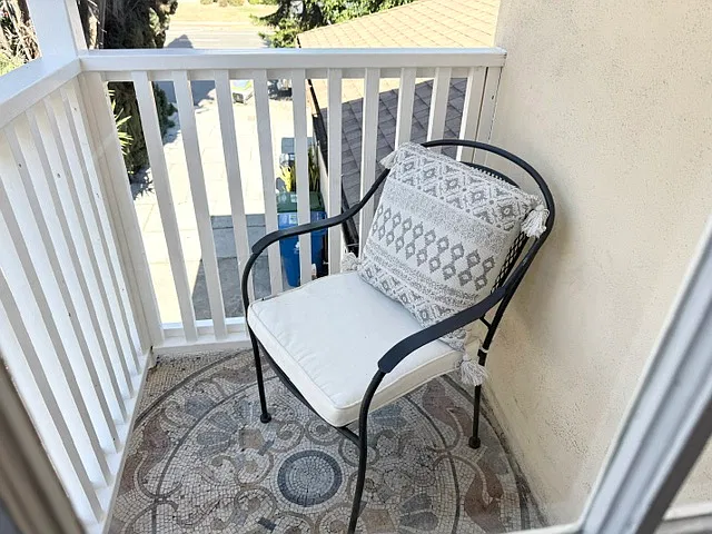 2 bed, 950 sqft, $3,650 — Photo 4