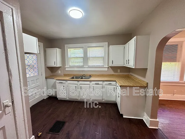 700 Noble Ave — Photo 5