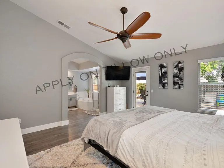 3319 Chapelle Dr — Photo 25