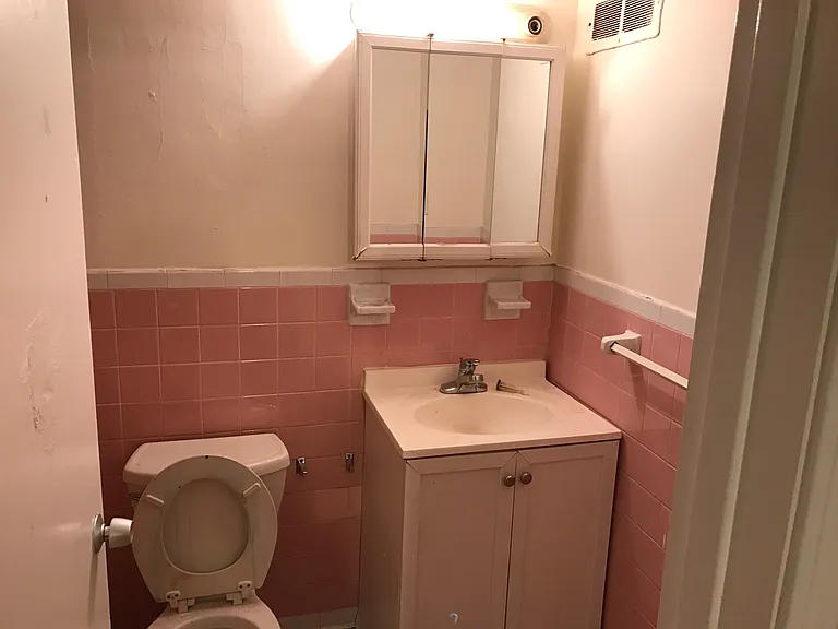 1800 Centre St #8 — Photo 5