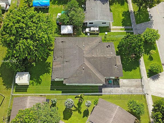 5th image of 776 NW 10th St