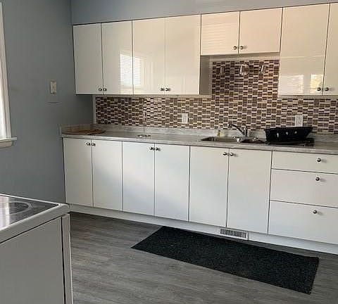 3rd image of 3021 Dougall Ave