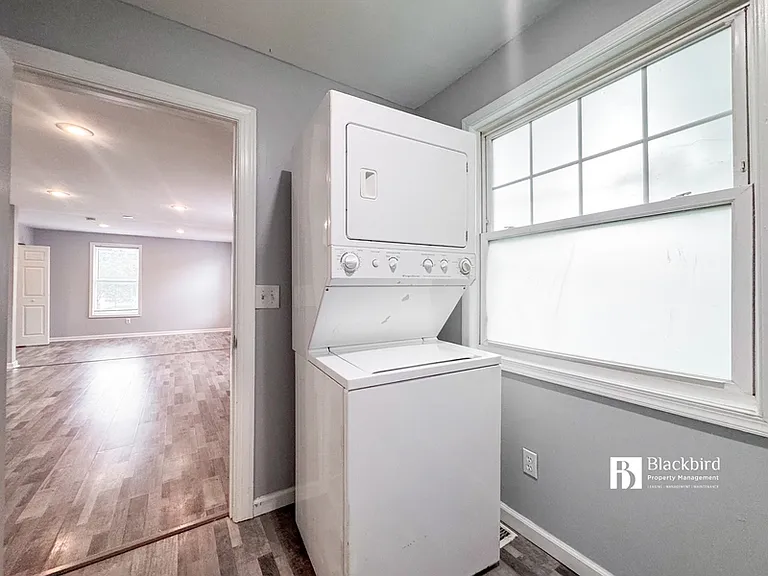 716 55th St NE #1 — Photo 5