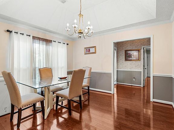 4th image of 5486 Chatham Woods Ct
