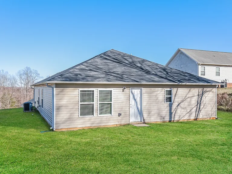 2407 Heritage View Ln — Photo 15