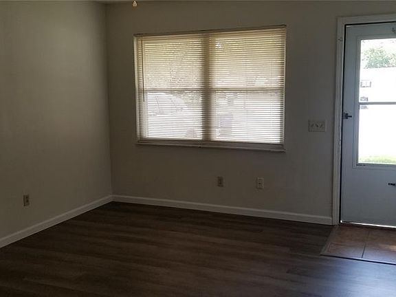 4th image of 41 Scarlet Dr