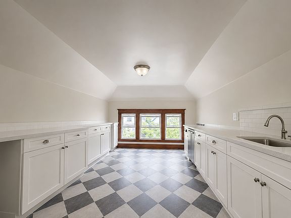 3rd image of 329 Bird Ave #3