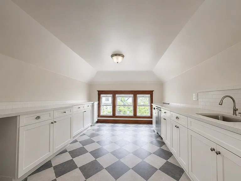 329 Bird Ave #3 — Photo 3
