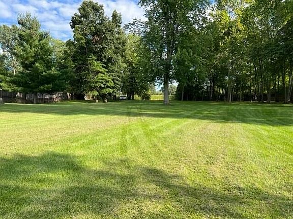 3rd image of 65060 White Pine Dr