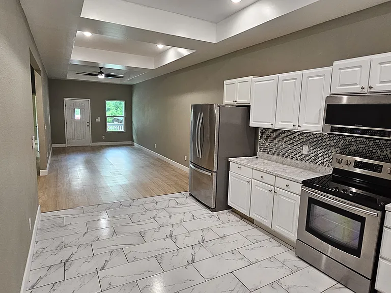 217 E Myrtle St #A — Photo 6