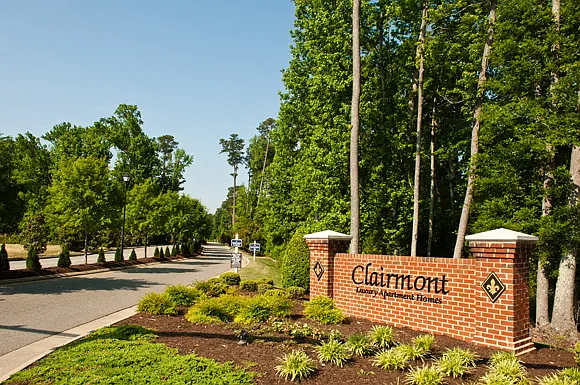 Clairmont — Photo 2