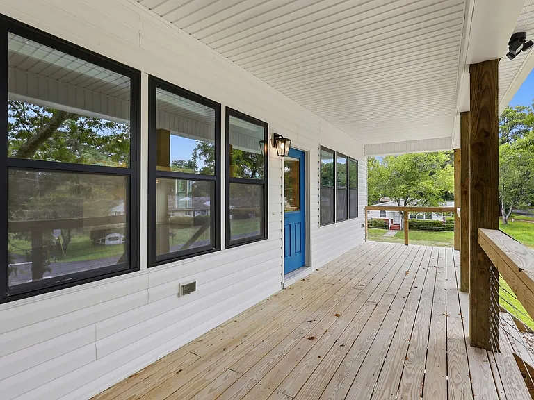 213 Myrtle Ave — Photo 7