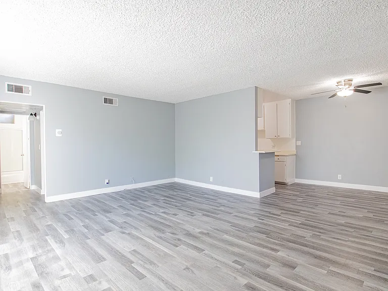 Kingsbury Apartments — Photo 7