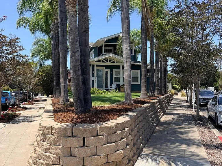 1212 Hayes Ave — Photo 3