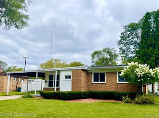 15030 Bishop St, Oak Park, MI 48237
