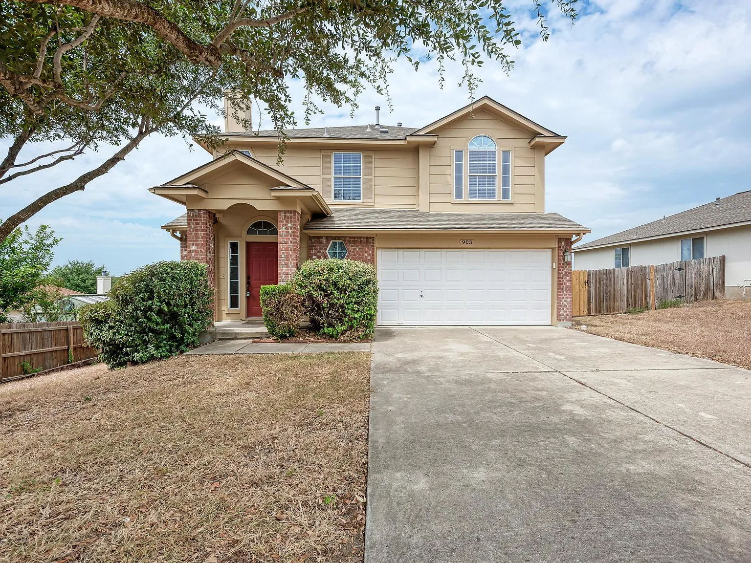 3 bed, 2.5 bath, 1947 sqft, $1,900 — Photo 2
