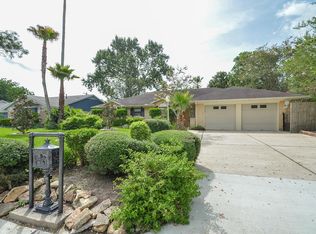 309 Winding Rd, Friendswood, TX 77546