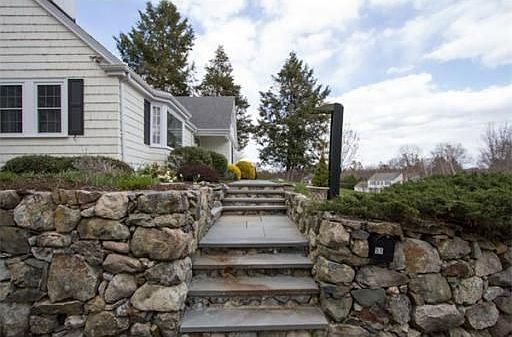 5th image of 51 Salisbury Dr