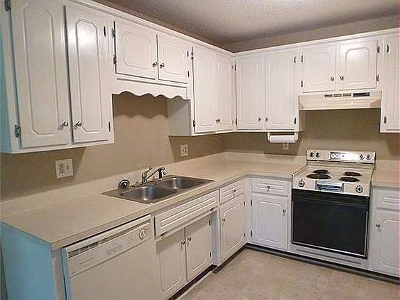 5th image of 1995 Waywick Dr