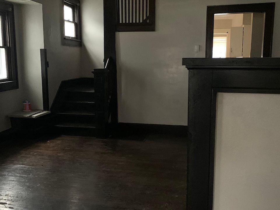 2nd image of 810 N Dearborn St