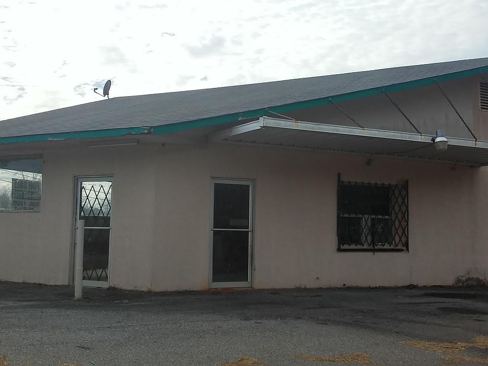 2nd image of 1049 48th Pl NE