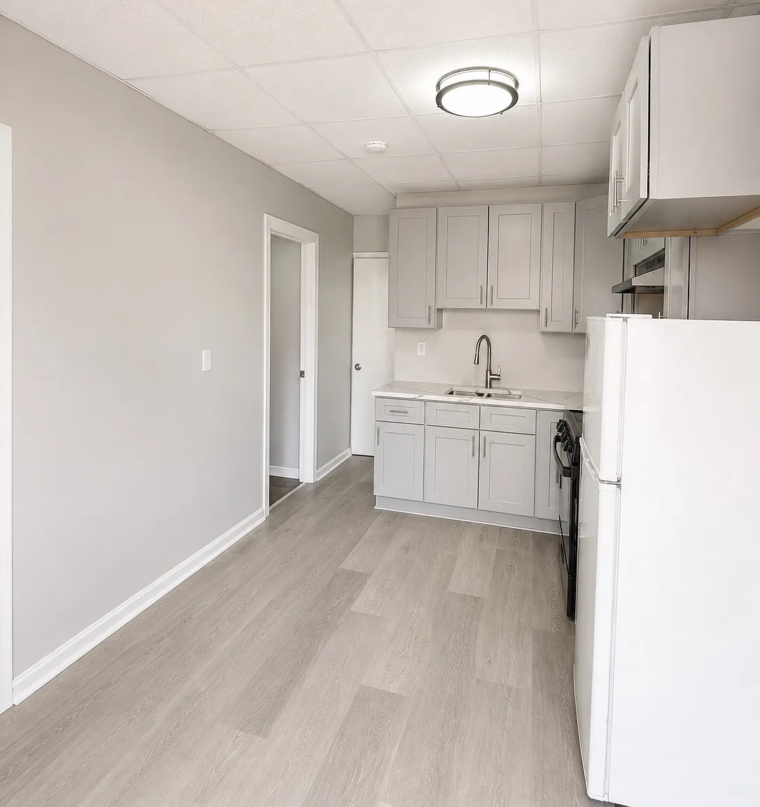 3 bed, 1000 sqft, $2,495 — Photo 1
