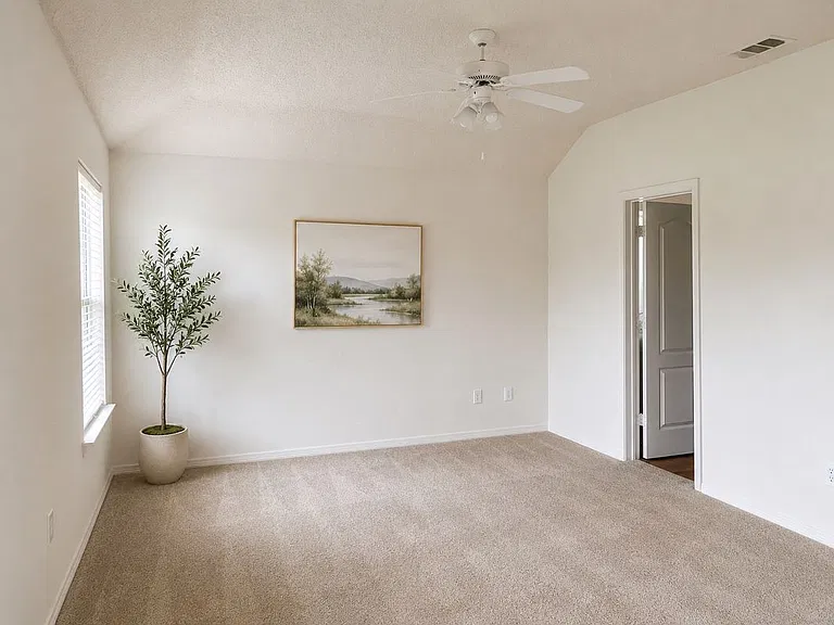 208 Orchard Trl — Photo 4