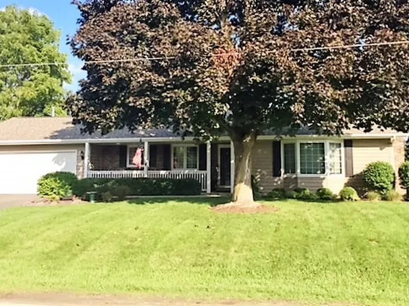471 Hawthorne Ave, Gurnee, IL 60031