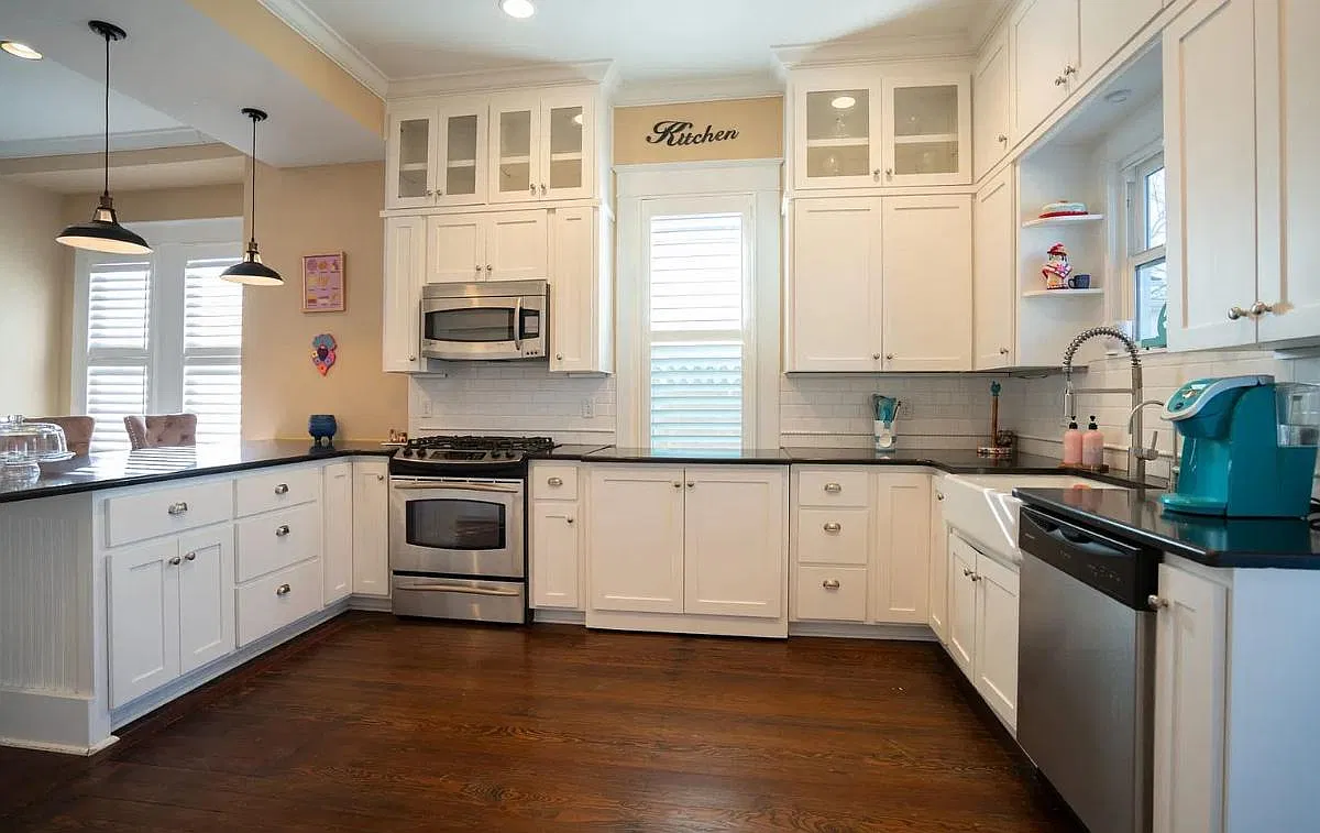 3 bed, 1333 sqft, $2,500 — Photo 3