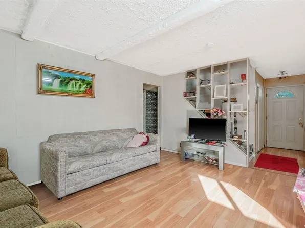 1717 Meadowbrook Road, Merrick, NY 11566